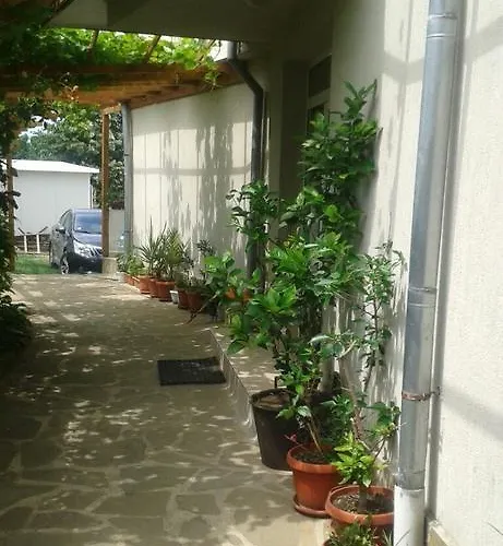 Prestige Къща за гости Синеморец